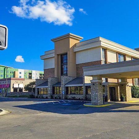 Hotel Lotus Kansas City Merriam 外观 照片