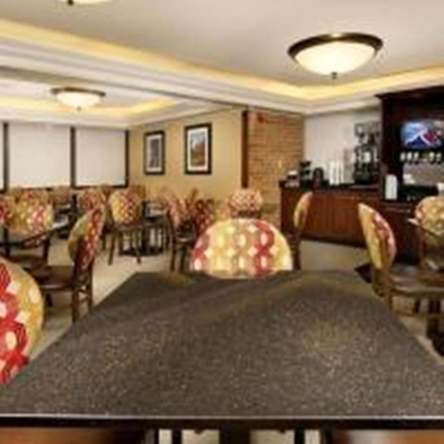 Hotel Lotus Kansas City Merriam 外观 照片