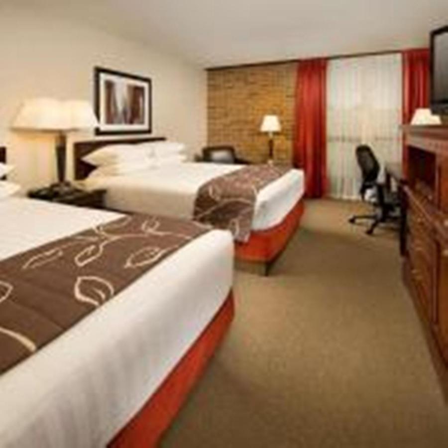 Hotel Lotus Kansas City Merriam 外观 照片