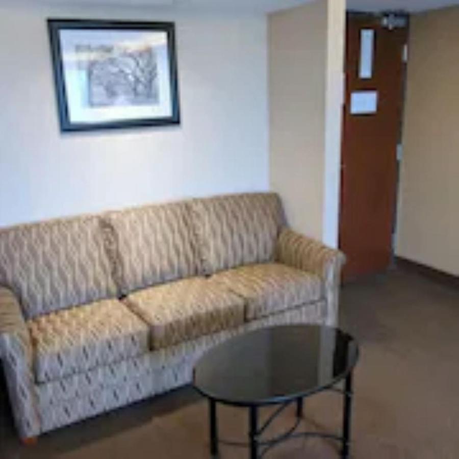 Hotel Lotus Kansas City Merriam 外观 照片