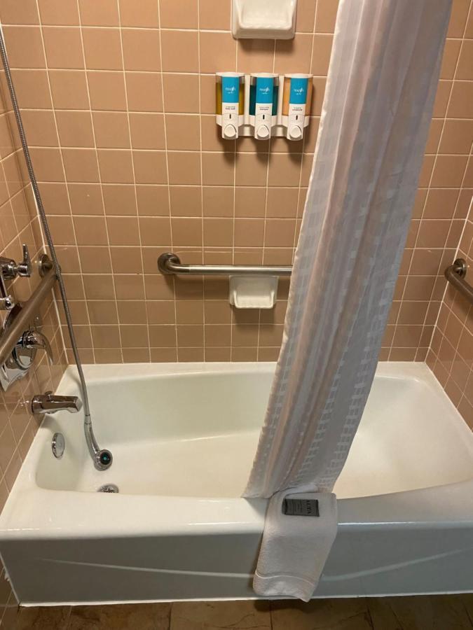 Hotel Lotus Kansas City Merriam 外观 照片