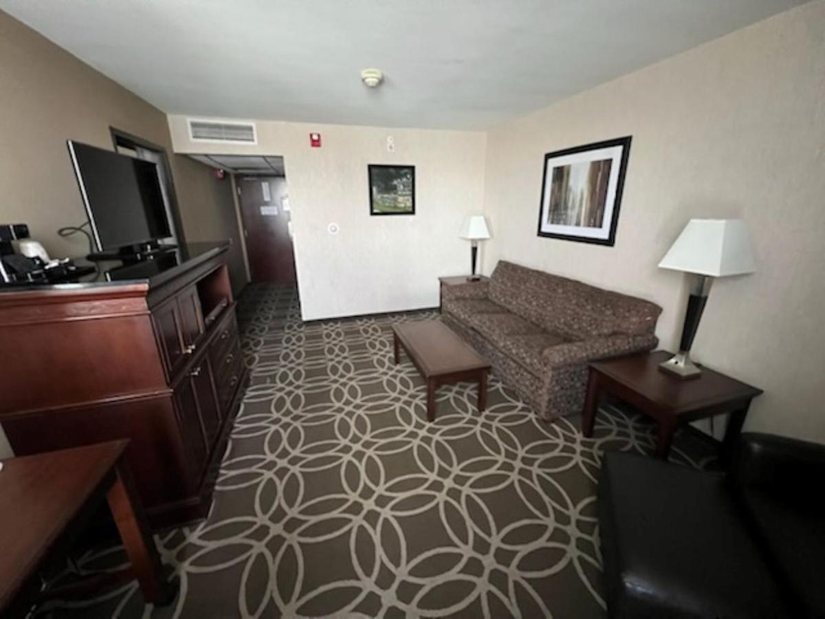 Hotel Lotus Kansas City Merriam 外观 照片