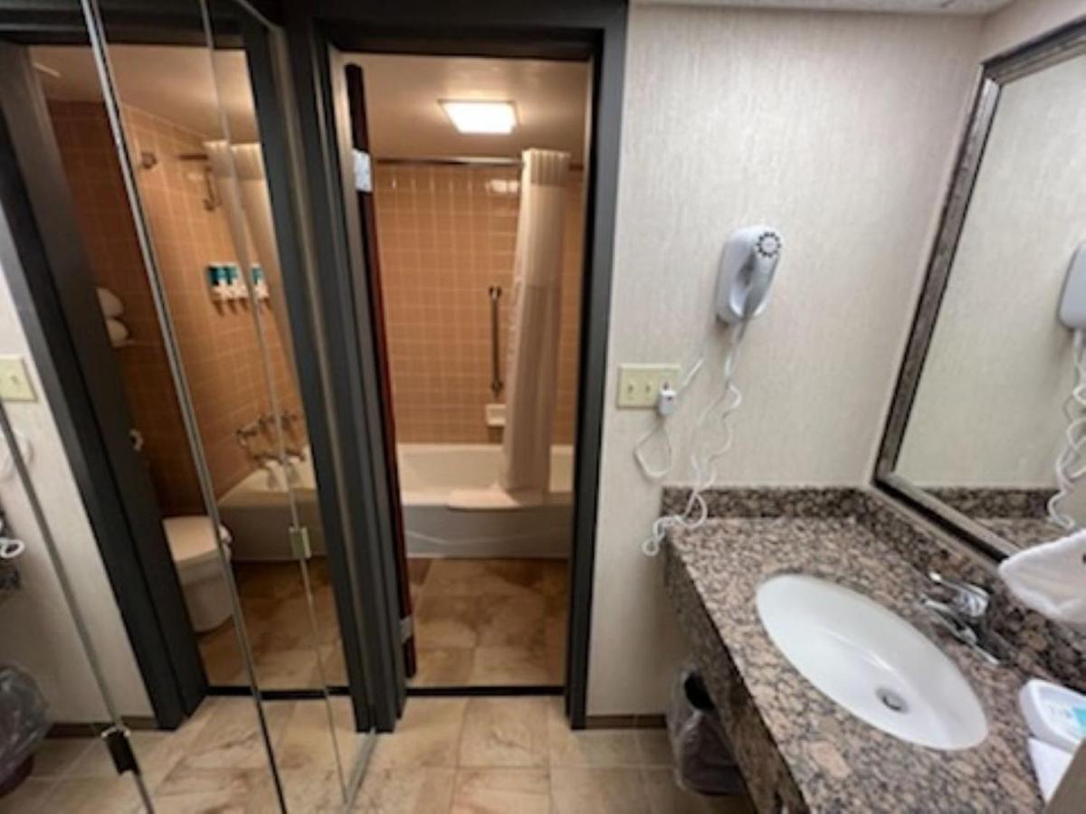 Hotel Lotus Kansas City Merriam 外观 照片