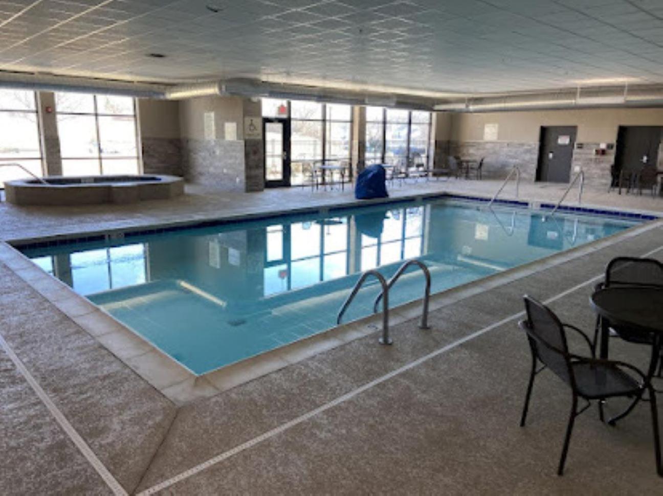 Hotel Lotus Kansas City Merriam 外观 照片