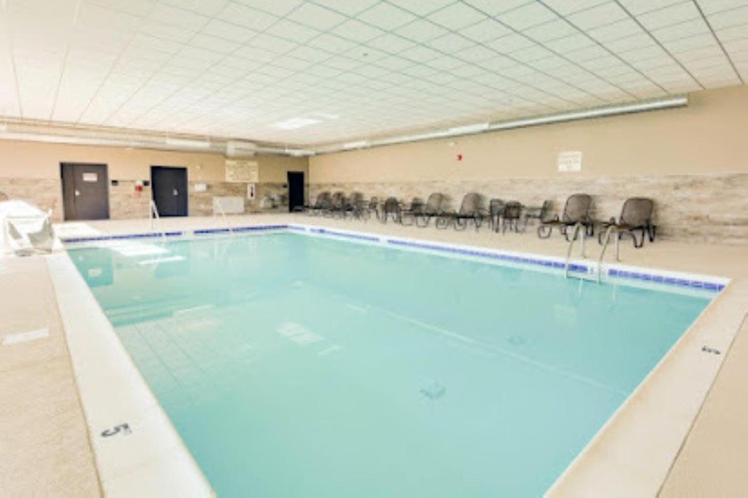 Hotel Lotus Kansas City Merriam 外观 照片