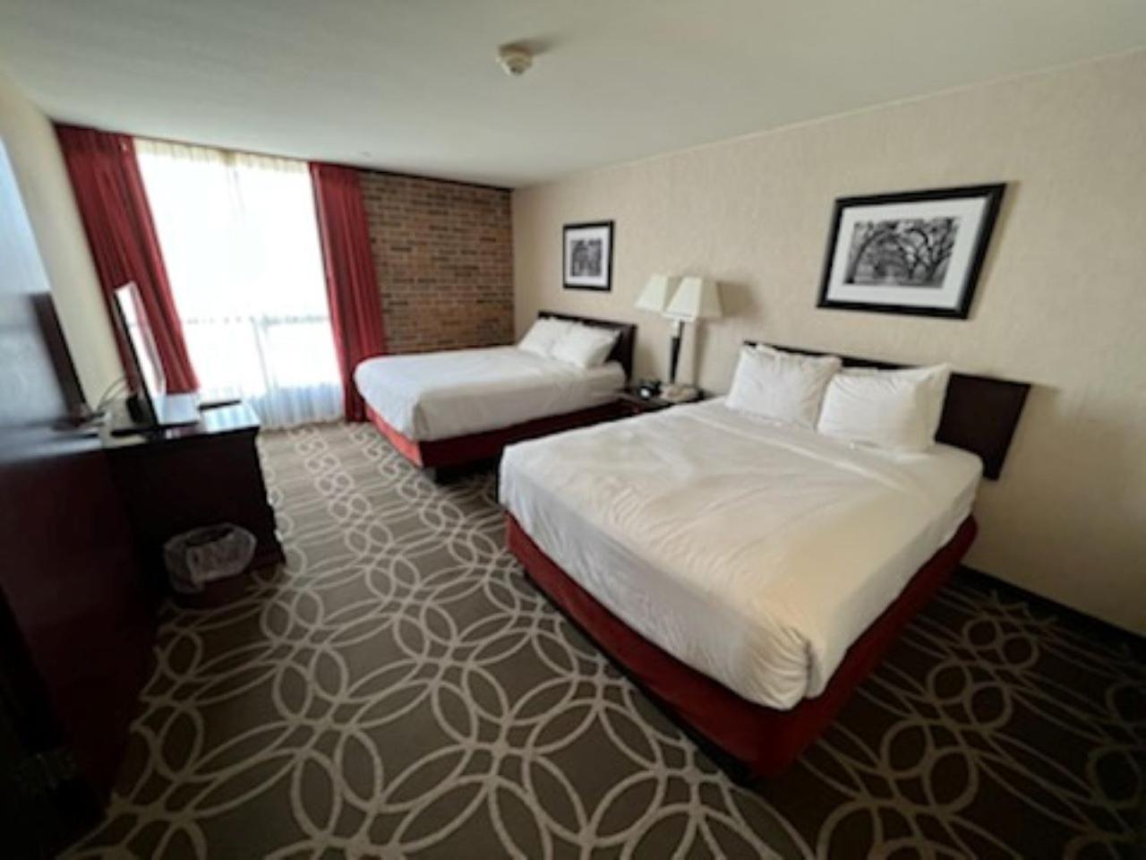 Hotel Lotus Kansas City Merriam 外观 照片