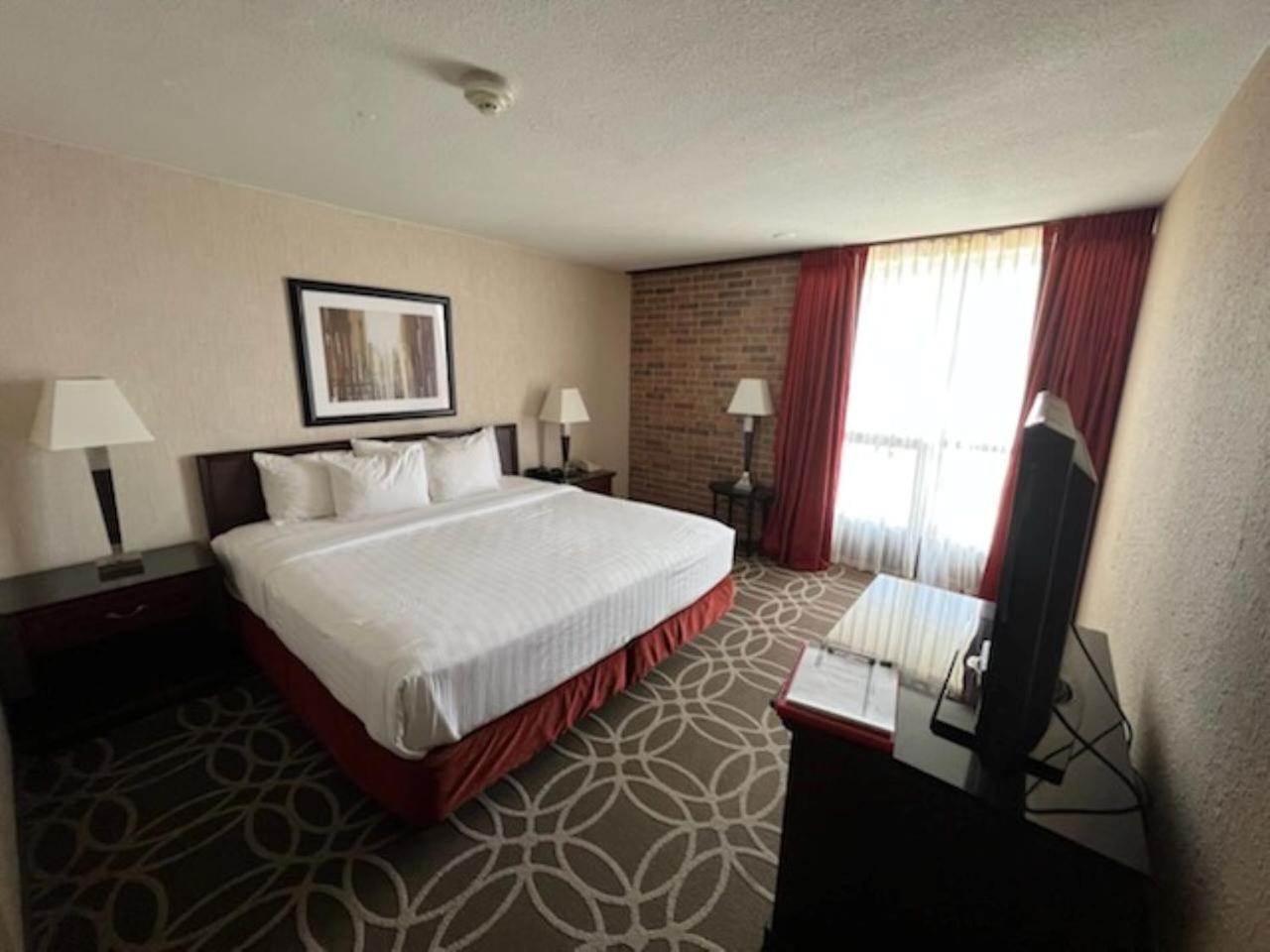 Hotel Lotus Kansas City Merriam 外观 照片