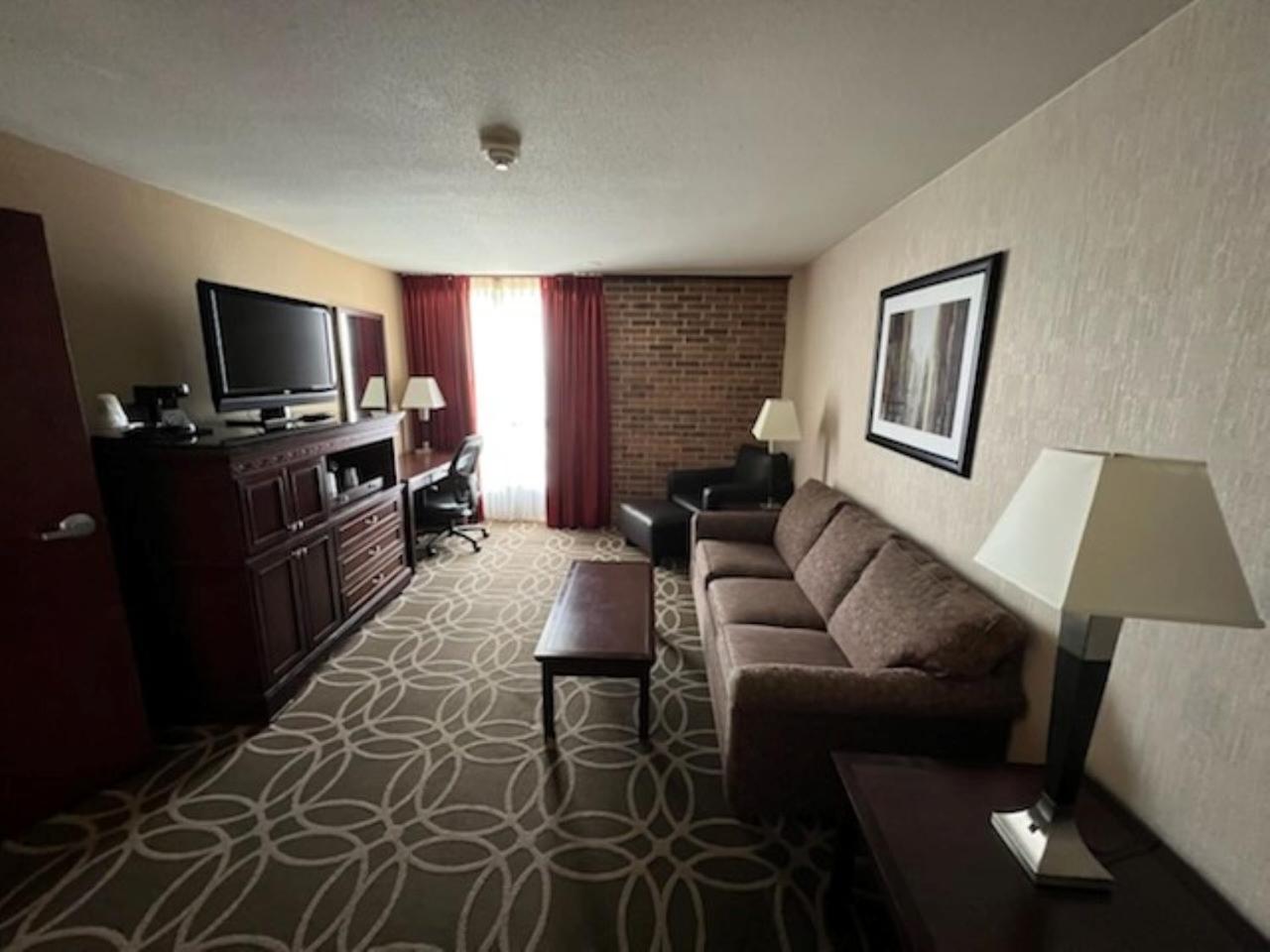 Hotel Lotus Kansas City Merriam 外观 照片